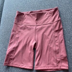 Athleta Ultimate Stash II 7” Short